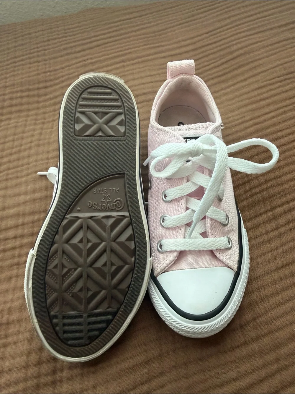 Converse Chuck Taylor All Star Low Top Pink Kids Size 11